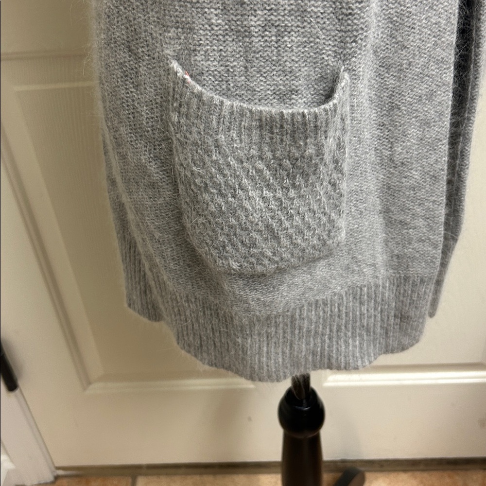 FENN WRIGHT MANSON Gray medium Cardigan Sweater, 70% Nylon, 30% Angora, EUC - Picture 5 of 10